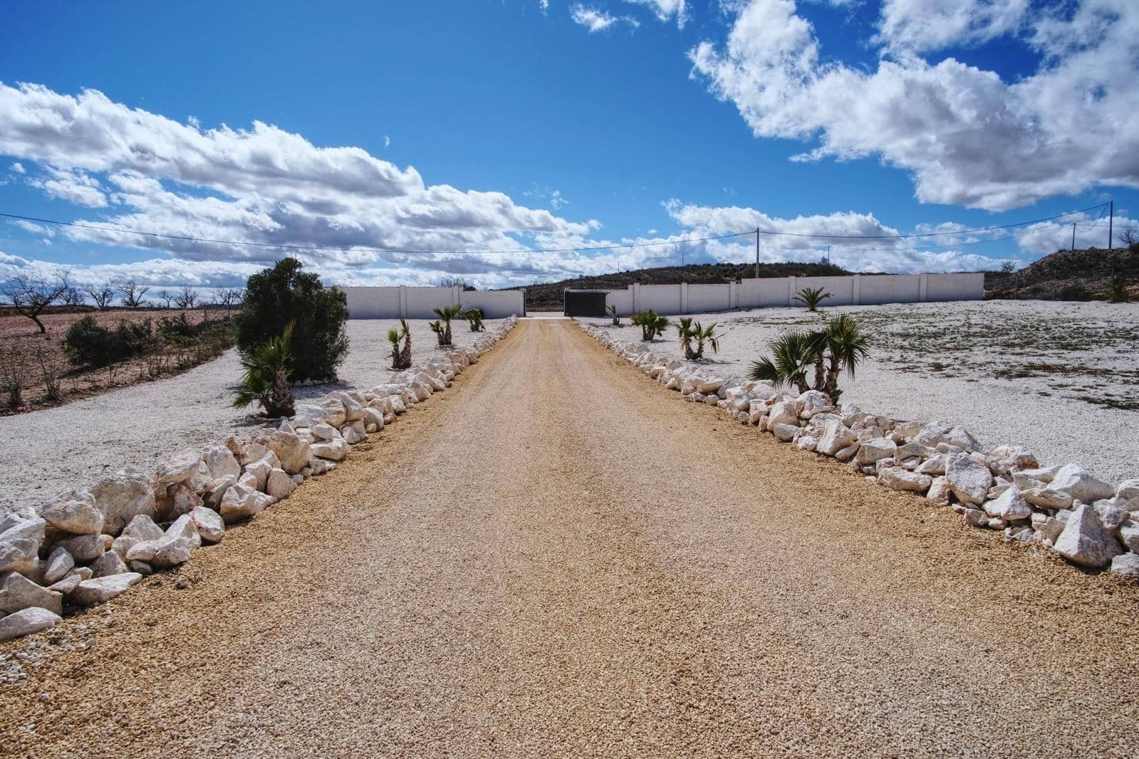 4 bedroom Finca/Country House for sale in Pinoso with pool garage - € 599,000 (Ref: 9619520)