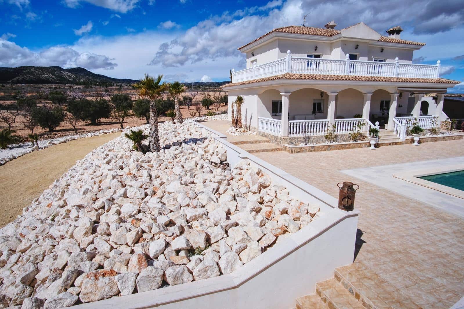 4 bedroom Finca/Country House for sale in Pinoso with pool garage - € 599,000 (Ref: 9619520)