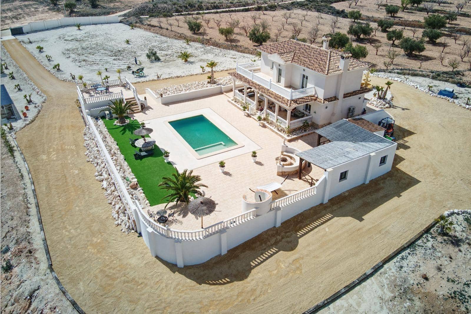 4 bedroom Finca/Country House for sale in Pinoso with pool garage - € 599,000 (Ref: 9619520)