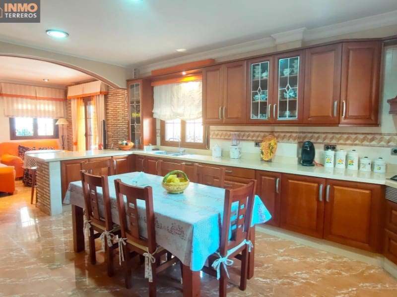 6 bedroom Villa for sale in Huercal-Overa with garage - € 470,000 (Ref: 9777170)