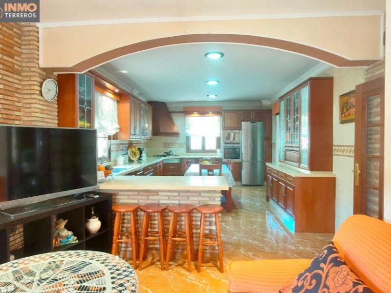 6 bedroom Villa for sale in Huercal-Overa with garage - € 470,000 (Ref: 9777170)