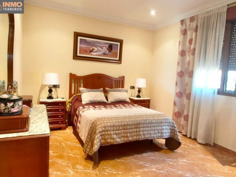 6 bedroom Villa for sale in Huercal-Overa with garage - € 470,000 (Ref: 9777170)