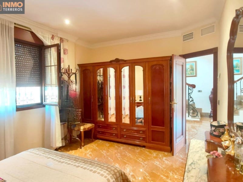 6 bedroom Villa for sale in Huercal-Overa with garage - € 470,000 (Ref: 9777170)