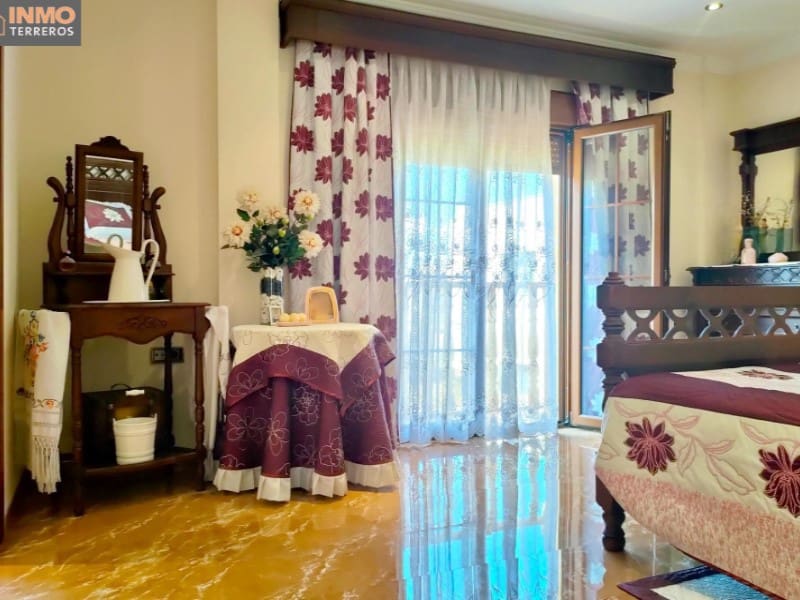 6 bedroom Villa for sale in Huercal-Overa with garage - € 470,000 (Ref: 9777170)