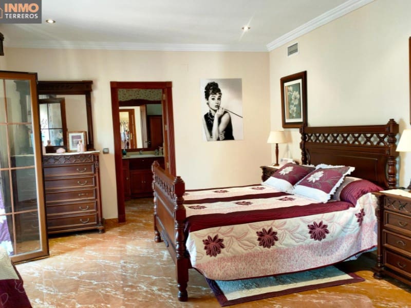 6 bedroom Villa for sale in Huercal-Overa with garage - € 470,000 (Ref: 9777170)