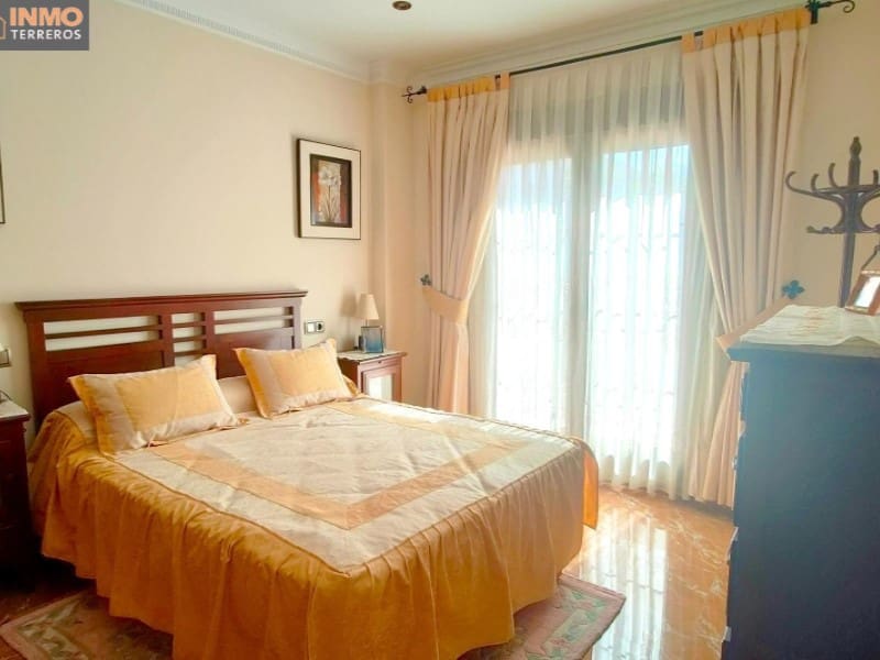 6 bedroom Villa for sale in Huercal-Overa with garage - € 470,000 (Ref: 9777170)