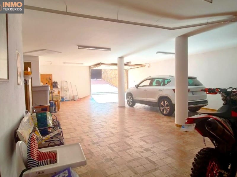 6 bedroom Villa for sale in Huercal-Overa with garage - € 470,000 (Ref: 9777170)