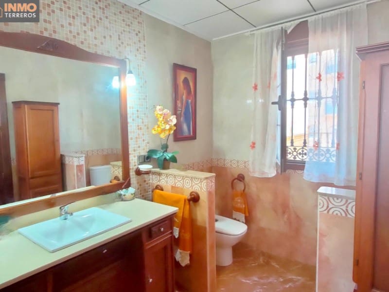 6 bedroom Villa for sale in Huercal-Overa with garage - € 470,000 (Ref: 9777170)