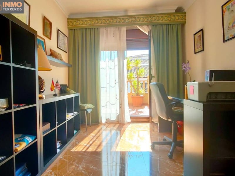 6 bedroom Villa for sale in Huercal-Overa with garage - € 470,000 (Ref: 9777170)