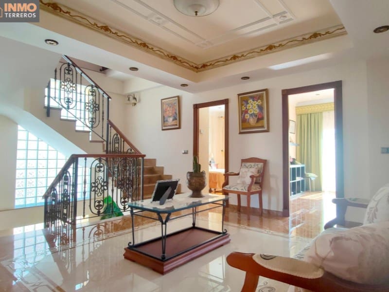 6 bedroom Villa for sale in Huercal-Overa with garage - € 470,000 (Ref: 9777170)