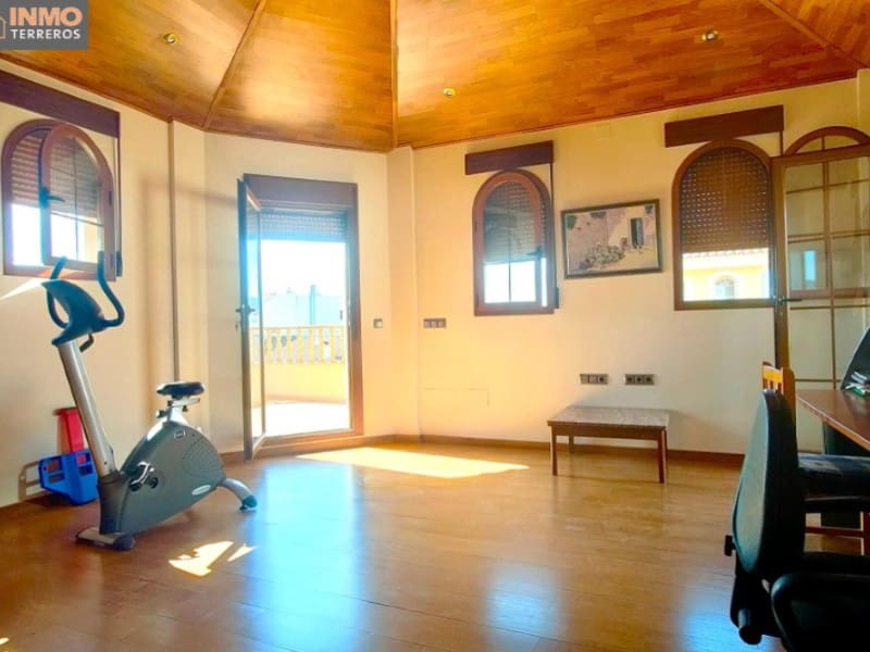 6 bedroom Villa for sale in Huercal-Overa with garage - € 470,000 (Ref: 9777170)