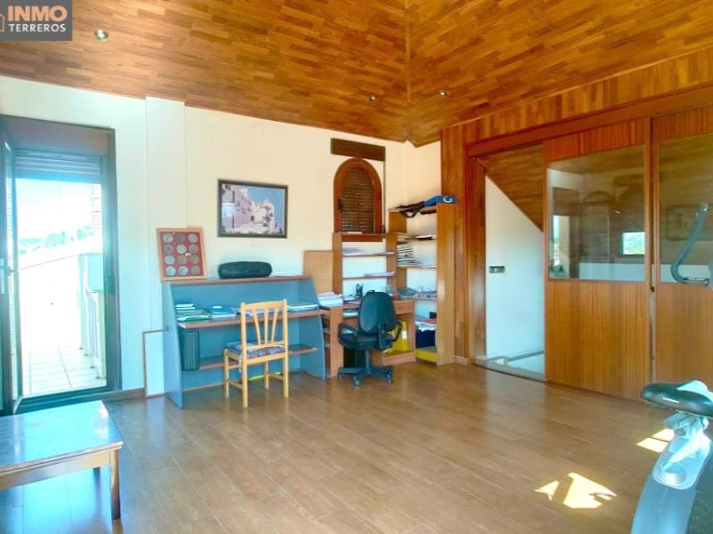 6 bedroom Villa for sale in Huercal-Overa with garage - € 470,000 (Ref: 9777170)