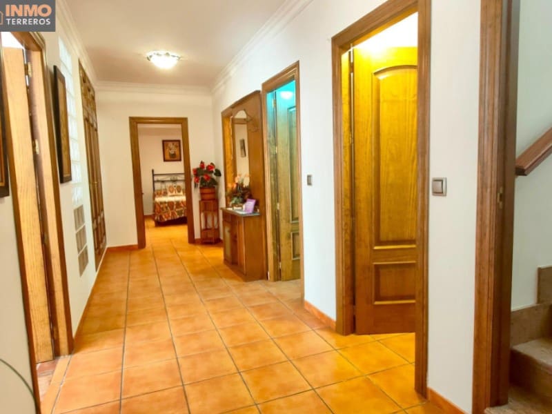 6 bedroom Villa for sale in Huercal-Overa with garage - € 470,000 (Ref: 9777170)