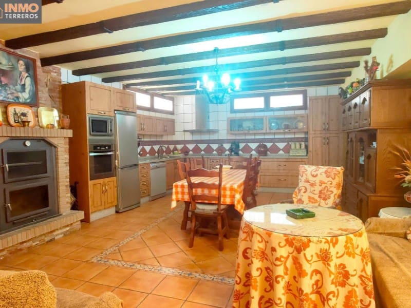 6 bedroom Villa for sale in Huercal-Overa with garage - € 470,000 (Ref: 9777170)