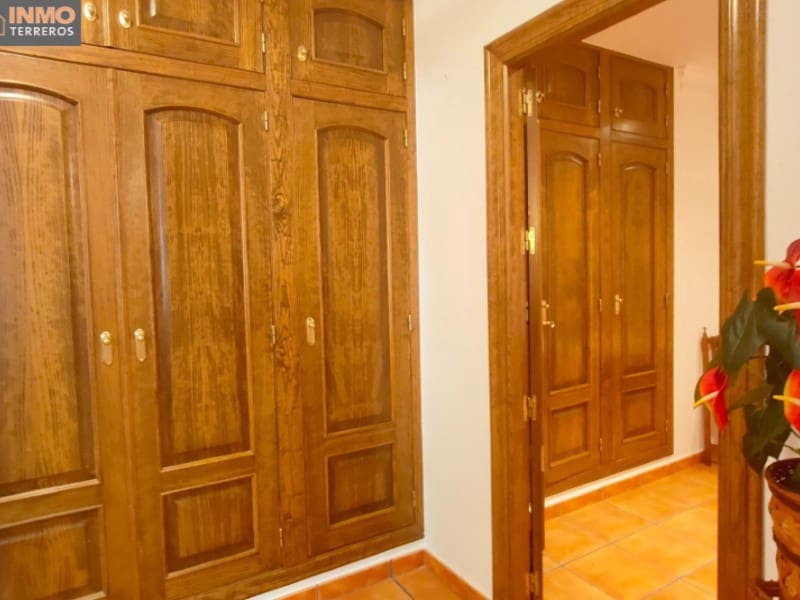 6 bedroom Villa for sale in Huercal-Overa with garage - € 470,000 (Ref: 9777170)