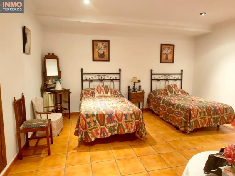 6 bedroom Villa for sale in Huercal-Overa with garage - € 470,000 (Ref: 9777170)