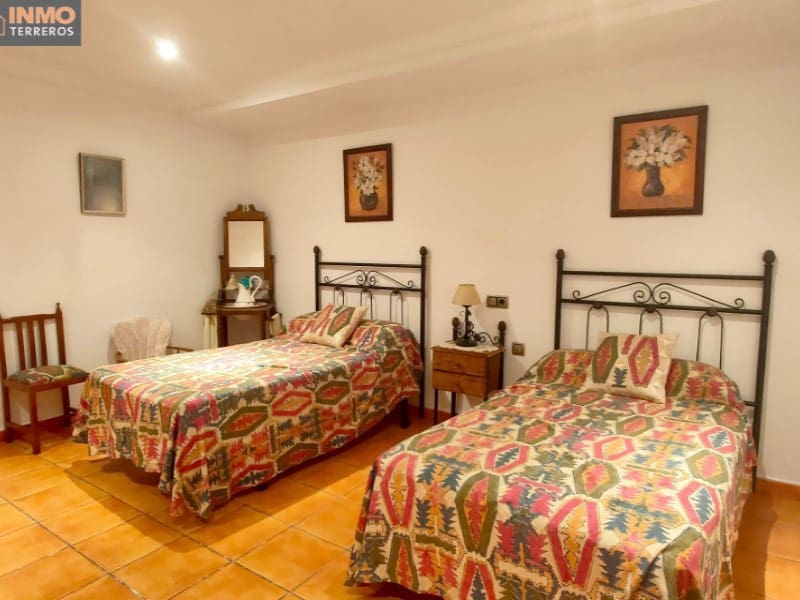 6 bedroom Villa for sale in Huercal-Overa with garage - € 470,000 (Ref: 9777170)