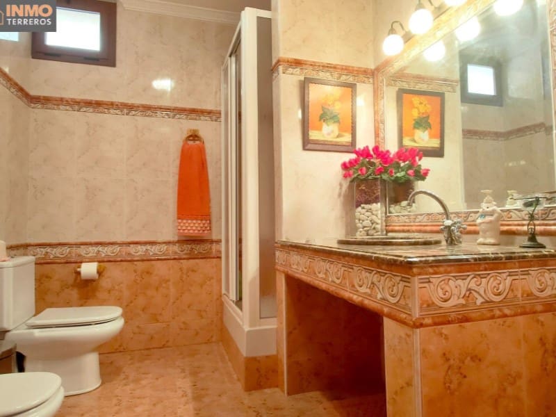 6 bedroom Villa for sale in Huercal-Overa with garage - € 470,000 (Ref: 9777170)