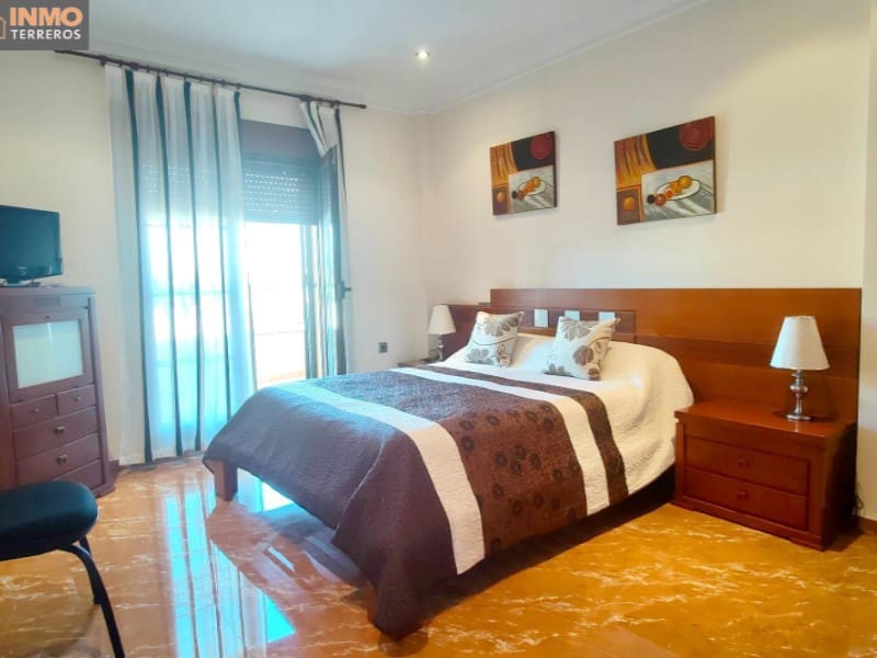 6 bedroom Villa for sale in Huercal-Overa with garage - € 470,000 (Ref: 9777170)