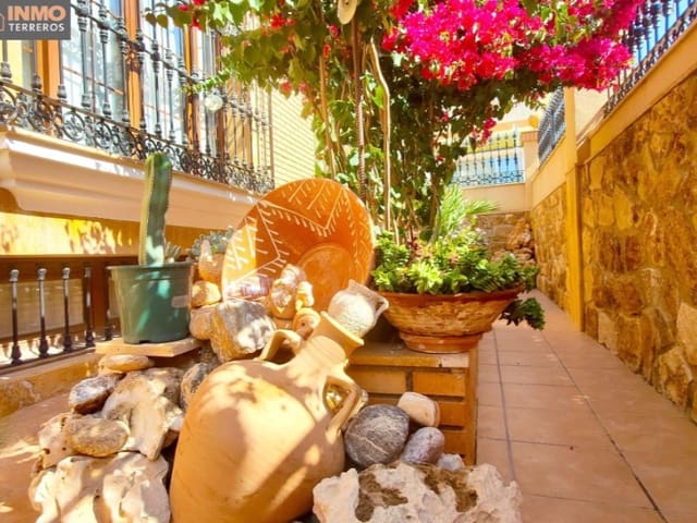 6 slaapkamer Villa te koop in Huércal-Overa met garage - € 470.000 (Ref: 9777170)