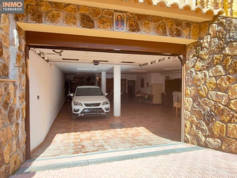 6 bedroom Villa for sale in Huercal-Overa with garage - € 470,000 (Ref: 9777170)