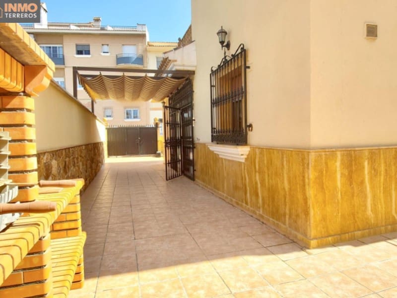 6 bedroom Villa for sale in Huercal-Overa with garage - € 470,000 (Ref: 9777170)