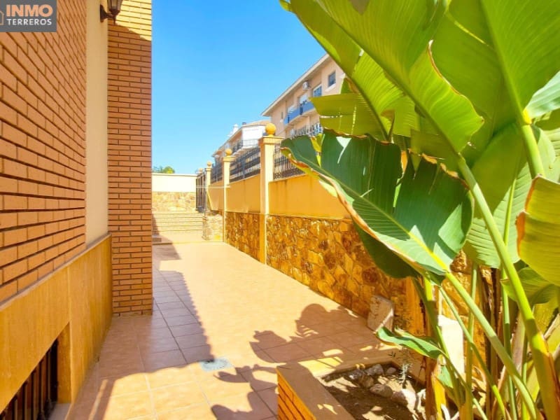 6 bedroom Villa for sale in Huercal-Overa with garage - € 470,000 (Ref: 9777170)