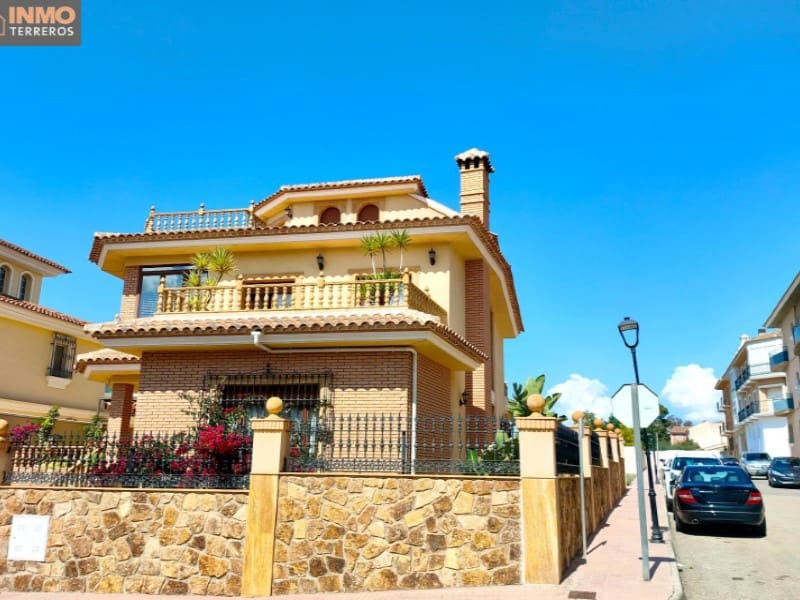 6 bedroom Villa for sale in Huercal-Overa with garage - € 470,000 (Ref: 9777170)