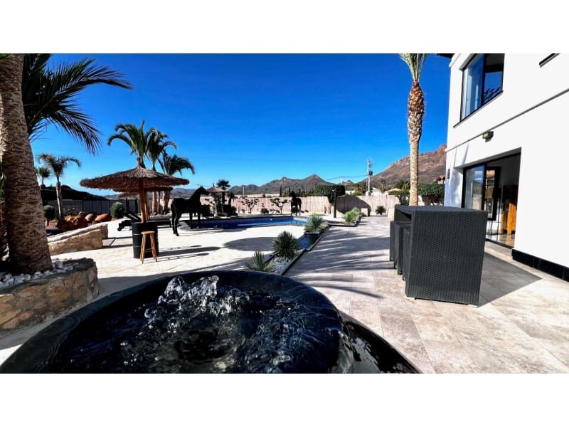 3 Zimmer Villa zu verkaufen in San Juan de los Terreros mit Pool Garage - 795.000 € (Ref: 9777197)