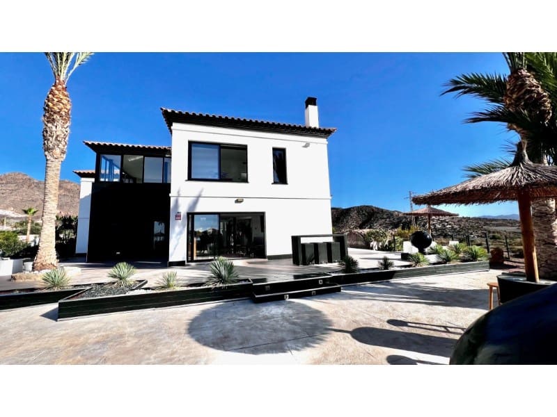 3 Zimmer Villa zu verkaufen in San Juan de los Terreros mit Pool Garage - 795.000 € (Ref: 9777197)