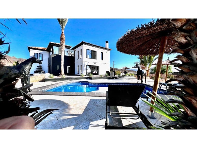 3 Zimmer Villa zu verkaufen in San Juan de los Terreros mit Pool Garage - 795.000 € (Ref: 9777197)