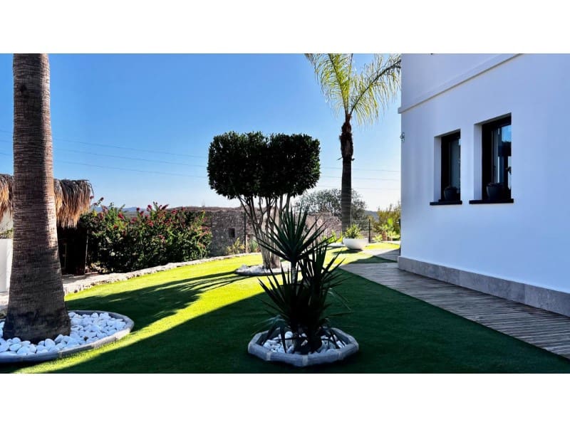 3 Zimmer Villa zu verkaufen in San Juan de los Terreros mit Pool Garage - 795.000 € (Ref: 9777197)