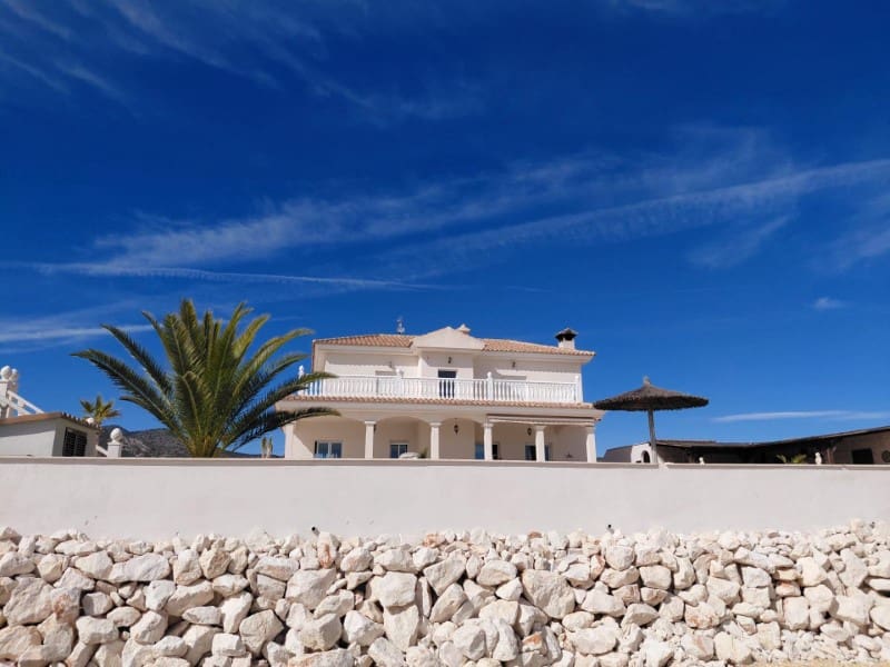 4 slaapkamer Finca/Landhuis te koop in Pinoso met zwembad garage - € 599.000 (Ref: 9777203)