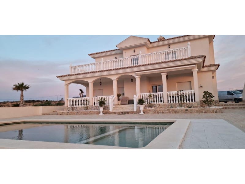 4 slaapkamer Finca/Landhuis te koop in Pinoso met zwembad garage - € 599.000 (Ref: 9777203)