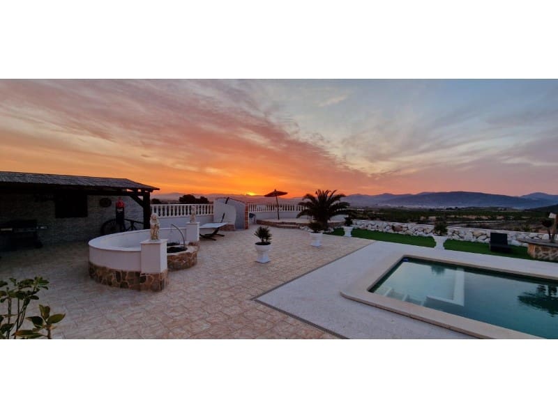 4 slaapkamer Finca/Landhuis te koop in Pinoso met zwembad garage - € 599.000 (Ref: 9777203)