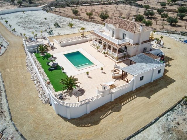 4 slaapkamer Finca/Landhuis te koop in Pinoso met zwembad garage - € 599.000 (Ref: 9777203)