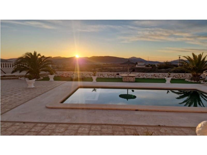 4 slaapkamer Finca/Landhuis te koop in Pinoso met zwembad garage - € 599.000 (Ref: 9777203)