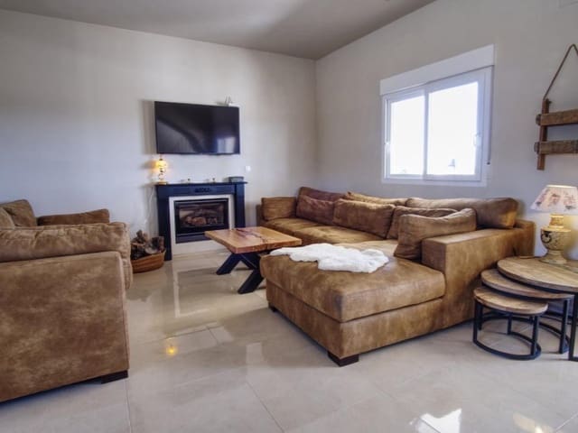 4 slaapkamer Finca/Landhuis te koop in Pinoso met zwembad garage - € 599.000 (Ref: 9777203)