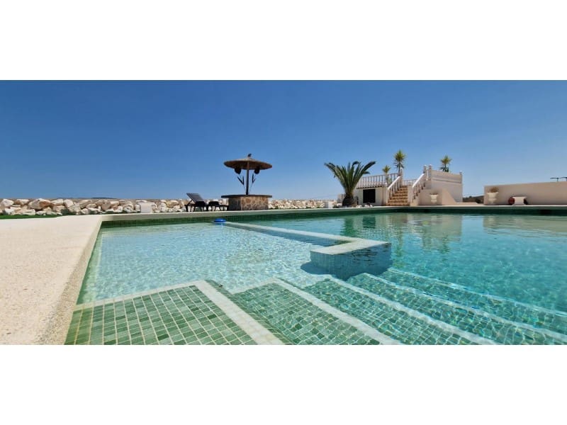 4 slaapkamer Finca/Landhuis te koop in Pinoso met zwembad garage - € 599.000 (Ref: 9777203)