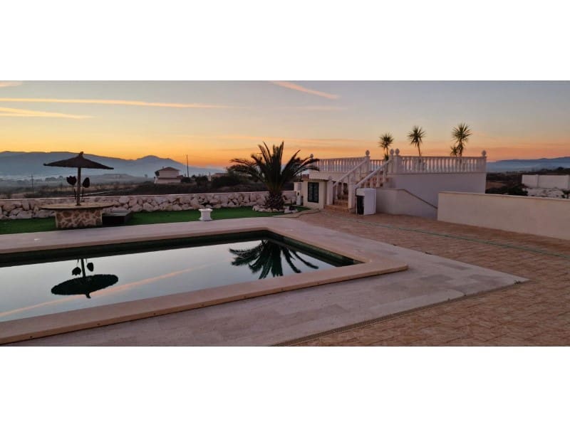 4 slaapkamer Finca/Landhuis te koop in Pinoso met zwembad garage - € 599.000 (Ref: 9777203)