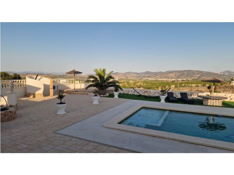 4 slaapkamer Finca/Landhuis te koop in Pinoso met zwembad garage - € 599.000 (Ref: 9777203)