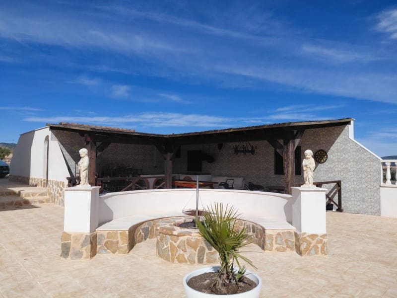 4 slaapkamer Finca/Landhuis te koop in Pinoso met zwembad garage - € 599.000 (Ref: 9777203)