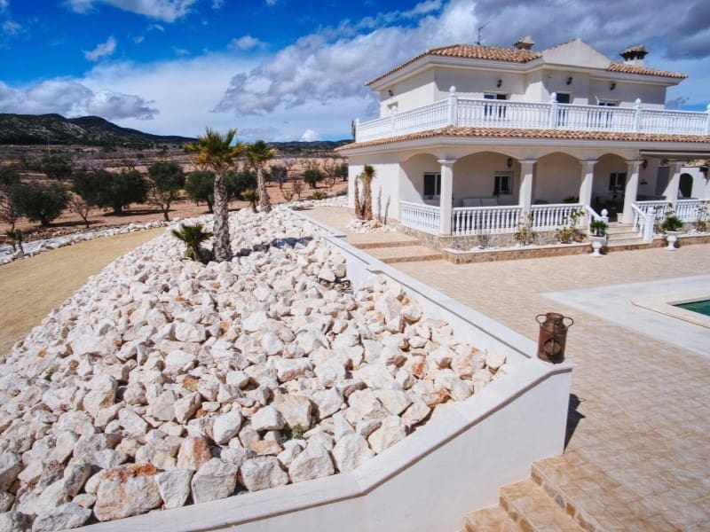 4 slaapkamer Finca/Landhuis te koop in Pinoso met zwembad garage - € 599.000 (Ref: 9777203)