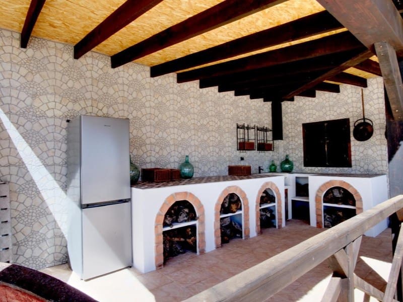 4 slaapkamer Finca/Landhuis te koop in Pinoso met zwembad garage - € 599.000 (Ref: 9777203)