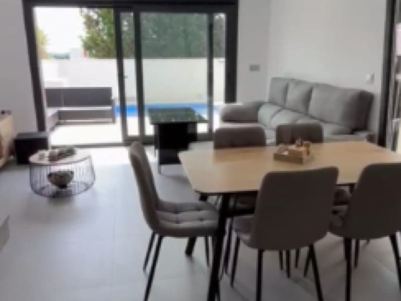 3 soveværelse Semi-Rækkehus til salg i Daya Nueva med swimmingpool - € 317.000 (Ref: 9825120)