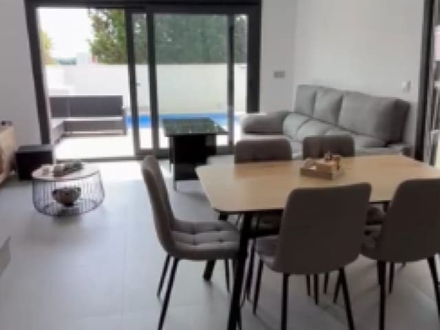 3 soveværelse Semi-Rækkehus til salg i Daya Nueva med swimmingpool - € 317.000 (Ref: 9825120)