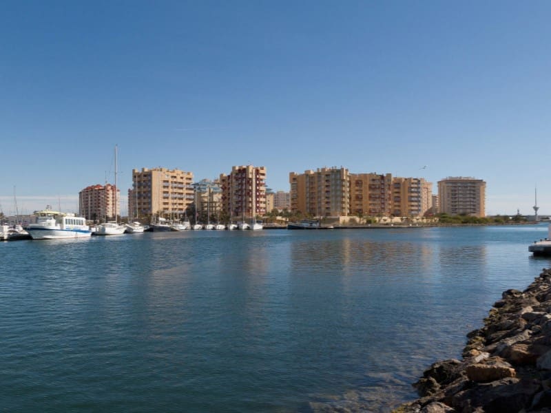 3 sovrum Lägenhet till salu i La Manga del Mar Menor med pool - 254 000 € (Ref: 9825150)