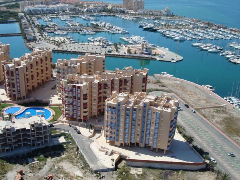 3 sovrum Lägenhet till salu i La Manga del Mar Menor med pool - 254 000 € (Ref: 9825150)