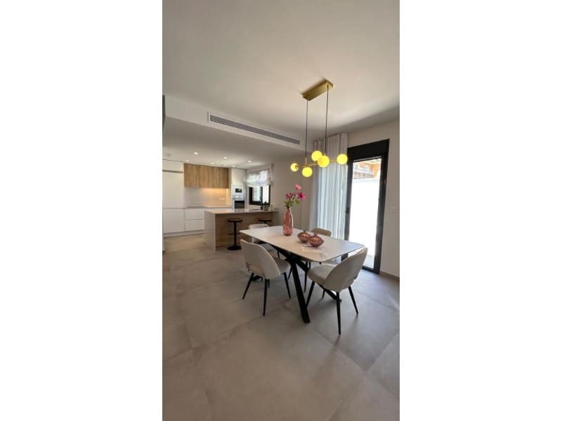 3 slaapkamer Halfvrijstaande villa te koop in Pilar de la Horadada - € 299.900 (Ref: 9876261)
