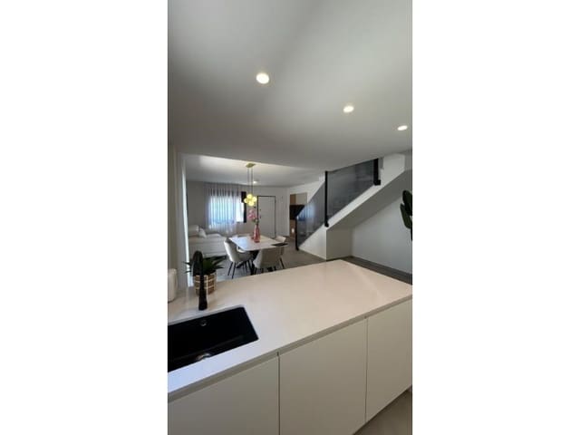 3 slaapkamer Halfvrijstaande villa te koop in Pilar de la Horadada ciudad, Pilar de la Horadada - € 299.900 (Ref: 9876261)